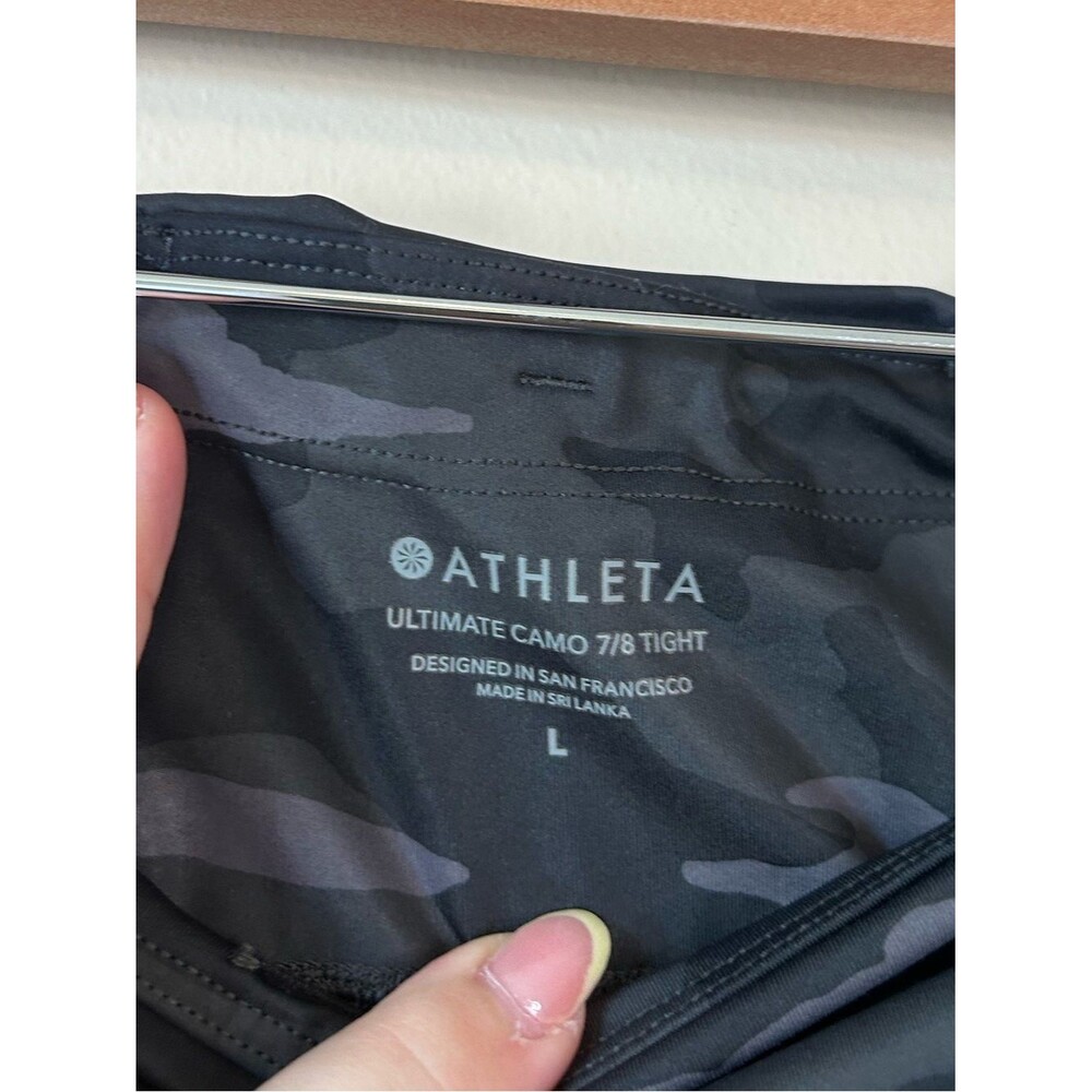 Athleta Black Ultimate Camo 7/8 Leggings Size Large - Picture 4 of 7